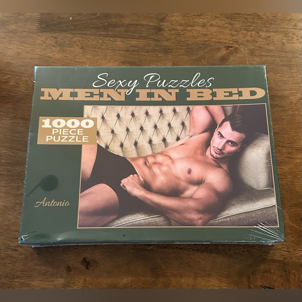 Sexy Puzzles Men in Bed: Antonio (1000 Pieces) - Picture 2 of 3